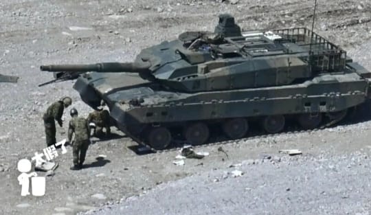  日本自衛隊的一輛坦克發生膛炸事件造成3死1重傷，網路傳出說砲彈是中國製造，引發中媒反駁。 圖 : 翻攝自澎派新聞 