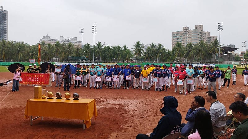 關聖帝君盃公益軟式慢速壘球邀請賽13支隊伍參賽。&nbsp;&nbsp;&nbsp;圖：孫家銘/攝