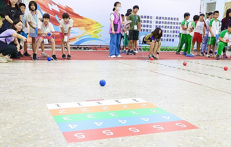 「滾球大作戰」講究精準與策略。&nbsp;&nbsp;&nbsp;圖：高雄市教育局/提供