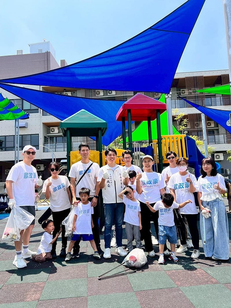 台南市東區市議員參選人歐政豪，近日帶領青年團隊與在地親子家庭，前往崇成公園進行環境清潔行動，以實際行動關懷社區公共空間，展現新世代參與公共事務的熱情與責任感。&nbsp;&nbsp;&nbsp;圖：歐政豪服務處提供