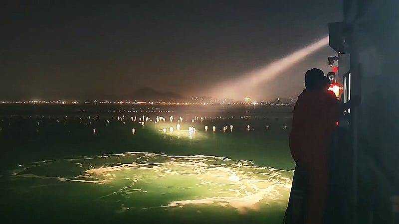 海巡署第十二（金門）巡防區於4月26日22時50分，運用科技偵蒐設備監控海面目標動態，於貴山海域偵獲疑似有不明人士泅泳情形。&nbsp;&nbsp;&nbsp;圖：海巡署提供