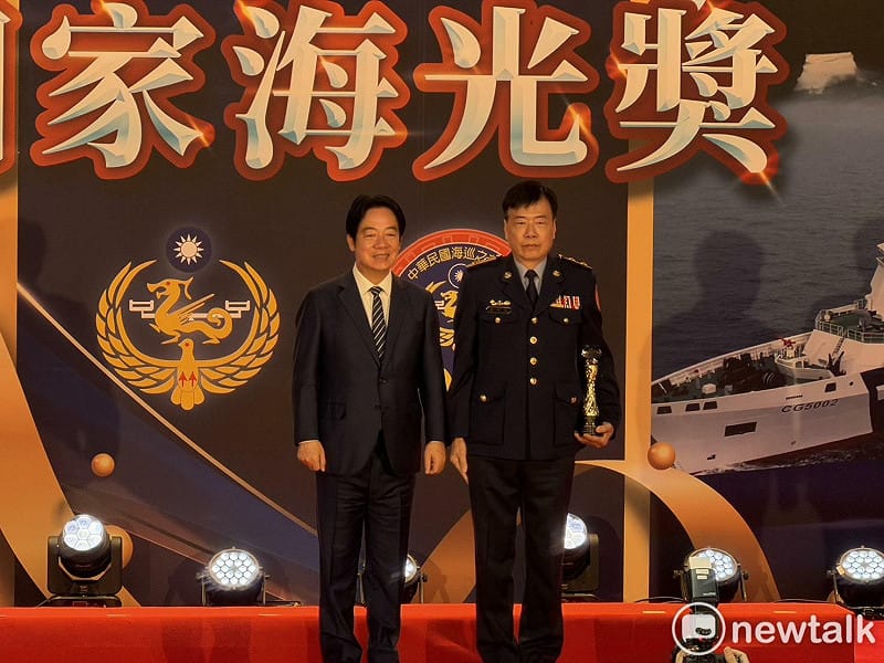  賴清德頒發「國家海光獎」。 圖：高逸帆／攝 