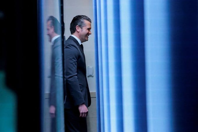 另外，國防部長海格塞斯在槍擊事件發生後的詭異笑容也受到網友熱烈討論。&nbsp;&nbsp;&nbsp;圖：翻攝自 @Kai866 X 帳號