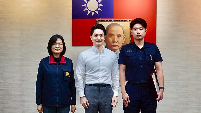 針對北市大安區於4月24日發生銀行強盜案件，台北市政府今（28）日於市政會議中，由蔣萬安市長代表全體市民公開頒發感謝狀，表揚中國信託忠孝分行行員及台北市政府警察局大安分局同仁。&nbsp;&nbsp;&nbsp;圖：台北市警局提供