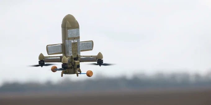 烏克蘭國防部長費多羅夫表示，2026 年烏軍獲得的攔截無人機數量已達 2025 年全年的兩倍，單在 3 月就創下單月紀錄，成功擊落超過 3.3 萬架各型敵方無人機。&nbsp;&nbsp;&nbsp;圖:翻攝自X帳號@BreakingAlert_