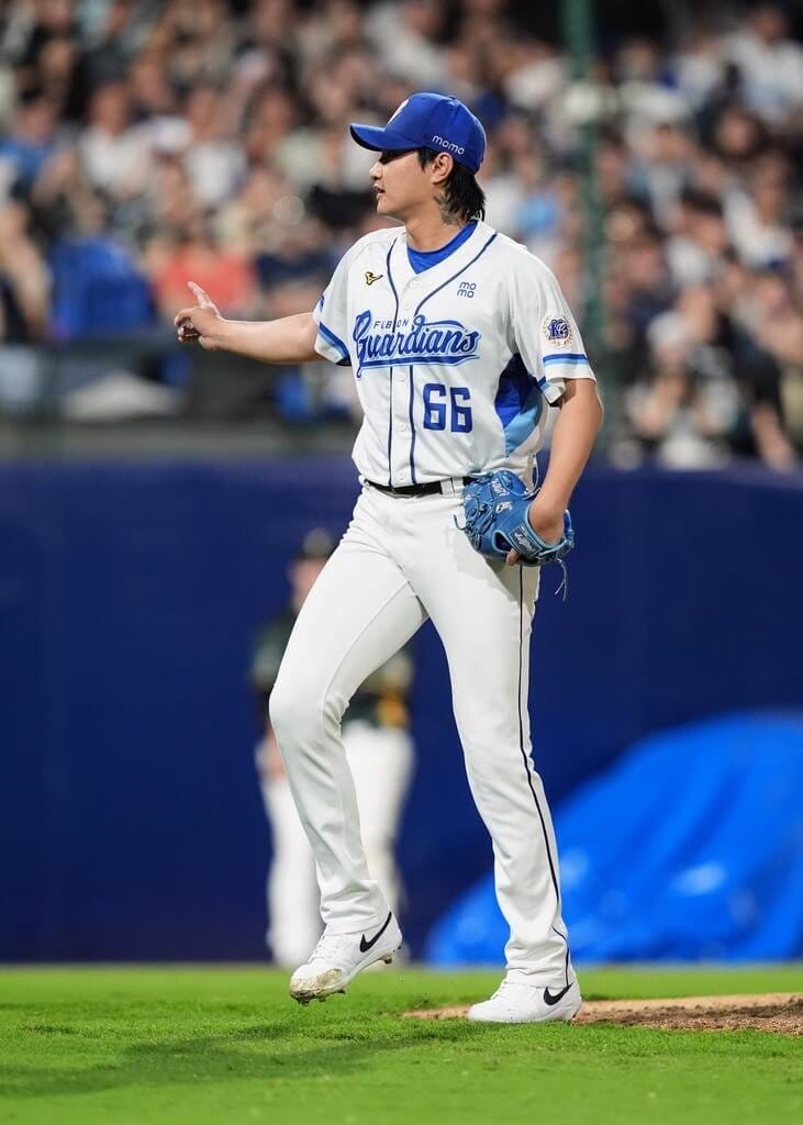 中華職業棒球大聯盟富邦悍將隊投手李東洺28日對台鋼雄鷹隊先發，6局無失分助隊以6比0搶勝，他也提起近期登板繳出穩定表現的原因，主要就是讓控球更穩定，且不刻意追求三振，而是想辦法讓打者打不好。（富邦悍將提供）中央社記者謝靜雯傳真　115年4月28日&nbsp;&nbsp;&nbsp;