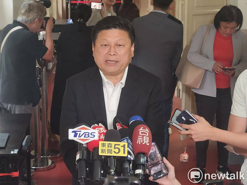 國民黨團會議討論軍購特別條例後，國民黨團總召傅崐萁說明會議結果。&nbsp;&nbsp;&nbsp;圖：黃建豪/攝