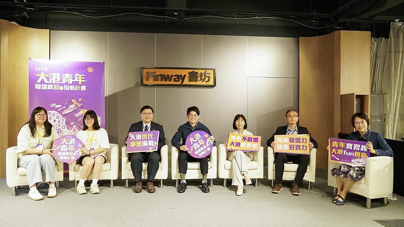 林楷軒(中)邀集產學代表與曾經參與實習的青年代表展開跨界對談。&nbsp;&nbsp;&nbsp;圖：高雄市青年局/提供