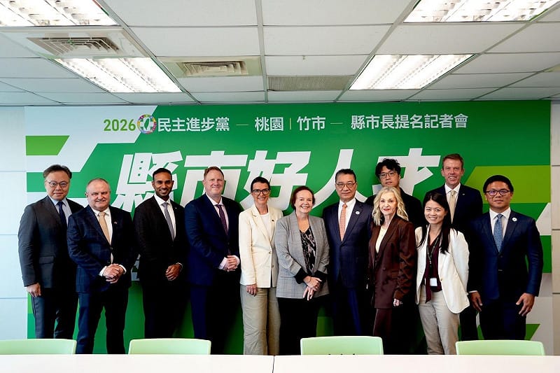  徐國勇、沈伯洋接見澳洲議員訪團。 圖：民進黨提供 