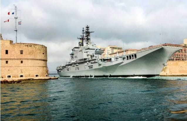 義大利加里波底號航母雖說是美費贈送給印尼，其實還搭配了15億歐元的軍購協定。&nbsp;&nbsp;&nbsp;圖 : 翻攝自邊解惑