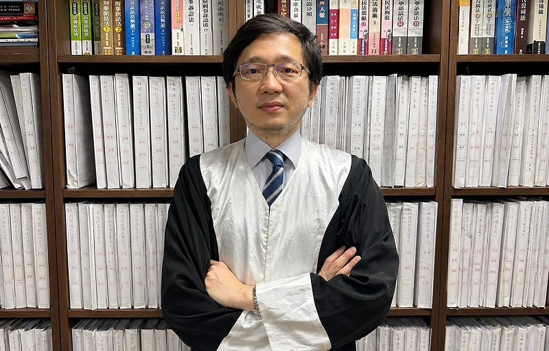 呂昀叡是帶領基層警務人員度過國考苦海的「明燈」。&nbsp;&nbsp;&nbsp;圖：律師呂昀叡/提供