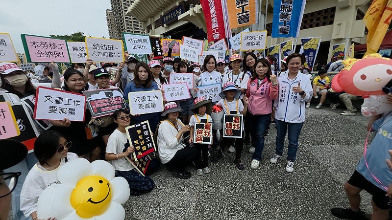 高雄市產業總工會五一勞動節遊行，國民黨走上街頭傾聽勞工心聲，並表達對各項訴求的支持。&nbsp;&nbsp;&nbsp;圖：柯志恩服務處/提供