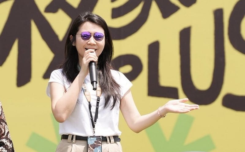 李雨蓁表示，透過「移家人PLUS」活動，讓移工在草地上享受慢活節奏，體驗屏東悠閒的生活方式。&nbsp;&nbsp;&nbsp;圖：屏東縣政府/提供