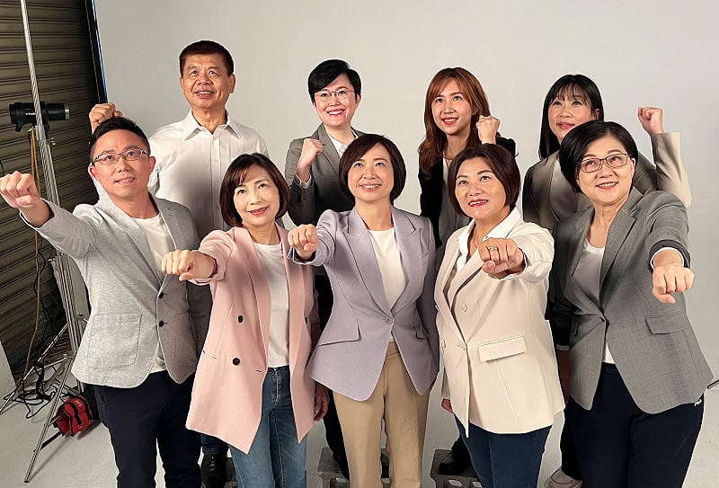 何欣純與英系市議員參選人合影。&nbsp;&nbsp;&nbsp;圖：何欣純辦公室/提供