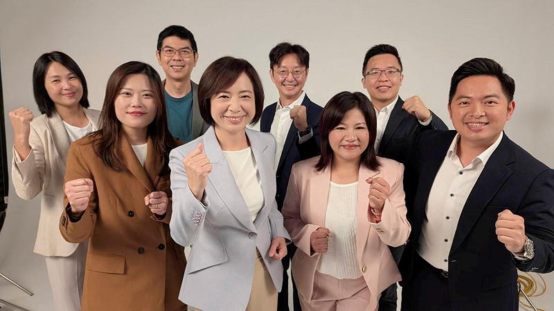 何欣純與正國會市議員參選人合影。&nbsp;&nbsp;&nbsp;圖：何欣純辦公室/提供
