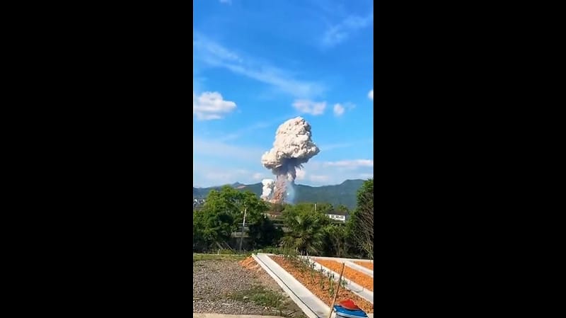事故發生後，當局立即成立現場救援指揮部，中國國家主席習近平也親自做出指示，要求有關部門「汲取教訓」、加強公共安全管理，保護人民群眾的生命與財產安全。&nbsp;&nbsp;&nbsp;圖：擷取自 @whyyoutouzhele X 分享影片