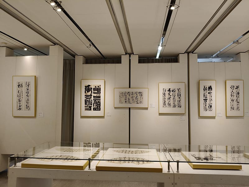 知名書法家林章湖教授特於明宗書法藝術館推出《2026諸法無象—林章湖書藝展》，為台南美善基金會進行公益募款。展覽日期自5月7 至6月4日止，歡迎各界踴躍前往參觀。&nbsp;&nbsp;&nbsp;圖：黃博郎／攝