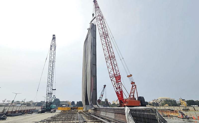 RL3站連續壁鋼筋籠施工作業。&nbsp;&nbsp;&nbsp;圖：高雄市捷運局/提供