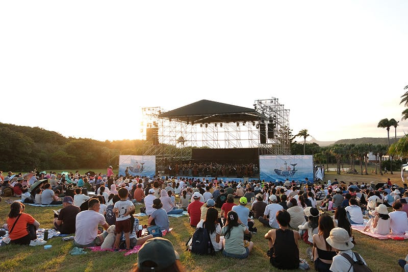 大家一起來鵝鑾鼻公園席地而坐聆聽音樂、看著海天一色的畫面，將是難得且難忘體驗。&nbsp;&nbsp;&nbsp;圖：國家公園署提供