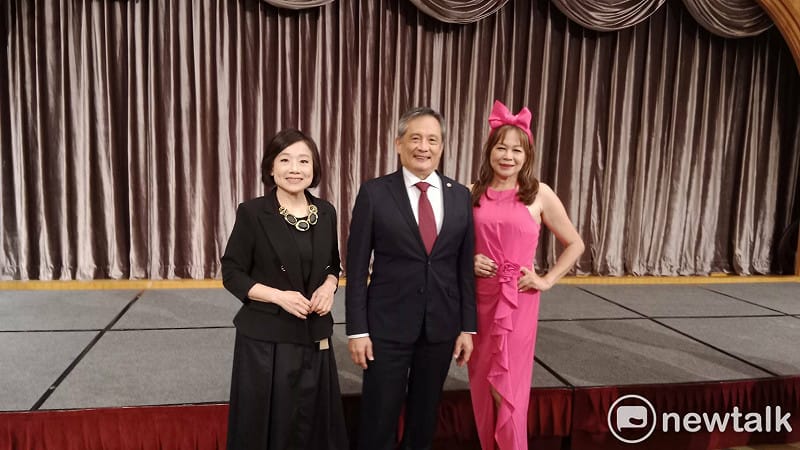 東方美人文化藝術學會會長鄭婕羚(右)也出席「高雄青商資深會員聯誼會」月例會。&nbsp;&nbsp;&nbsp;圖：孫家銘/ 攝