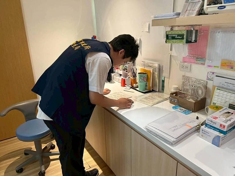 高市衛生局在愛爾麗診所查獲多項違規情事。 &nbsp;&nbsp;&nbsp;圖：高雄市衛生局/提供