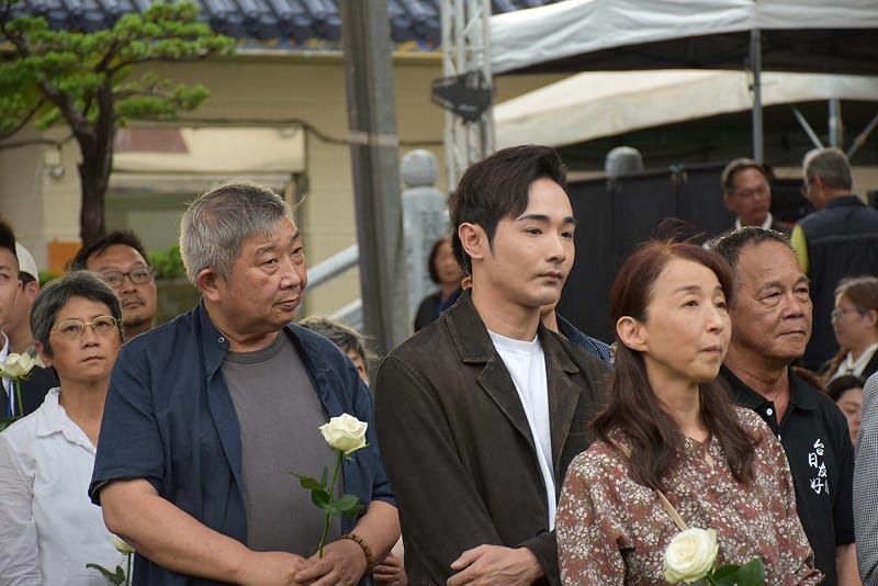 政治網紅八炯溫子瑜也前來向安倍像獻花。&nbsp;&nbsp;&nbsp;圖：孫家銘/攝