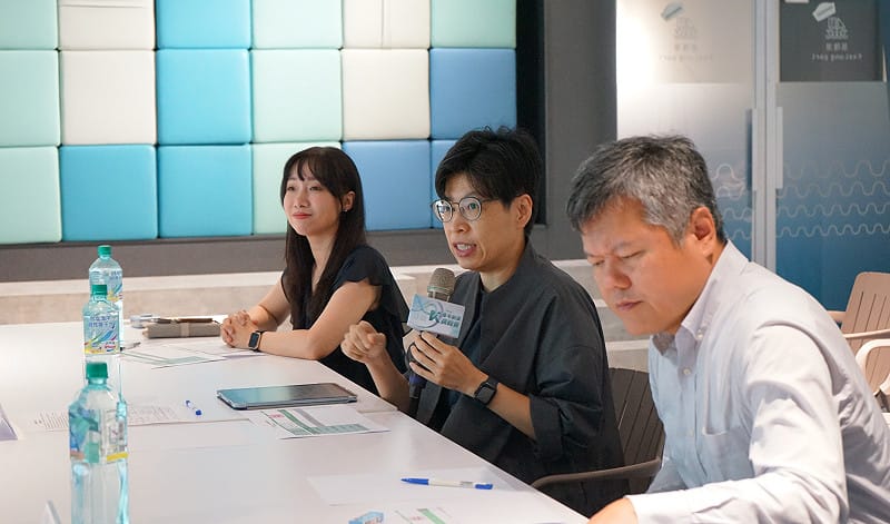 聚典資訊創辦人暨執行長陳志祥、國立中山大學西灣學院副院長謝如梅、日月光集團行政長室主任孫雪瑜(右至左)擔任評審委員。&nbsp;&nbsp;&nbsp;圖：高雄市青年局/提供