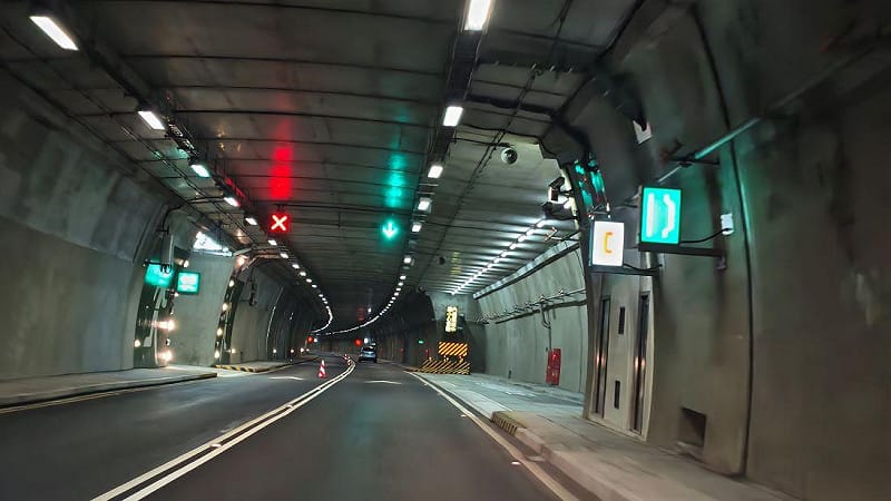 草埔隧道事故處理勞務案連續三次流標，不得已降低標案規格，預算少了一大半，緩撞車和大型拖吊車等施教車輛也被減編。&nbsp;&nbsp;&nbsp;圖：孫家銘/攝