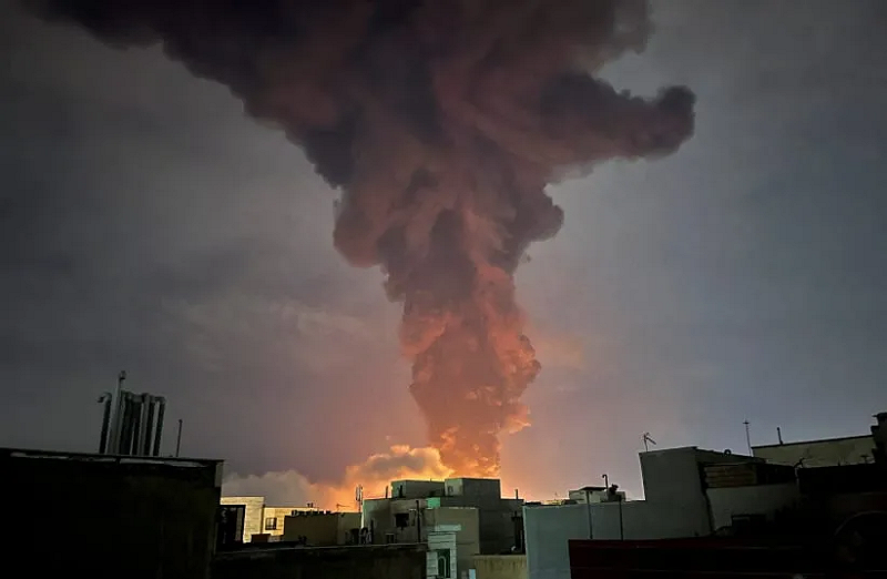 沙烏地阿拉伯針對伊朗採取邊打邊談的策略，成功降低伊朗對其境內發射飛彈的頻率。&nbsp;&nbsp;&nbsp;圖:翻攝自 X @rheytah