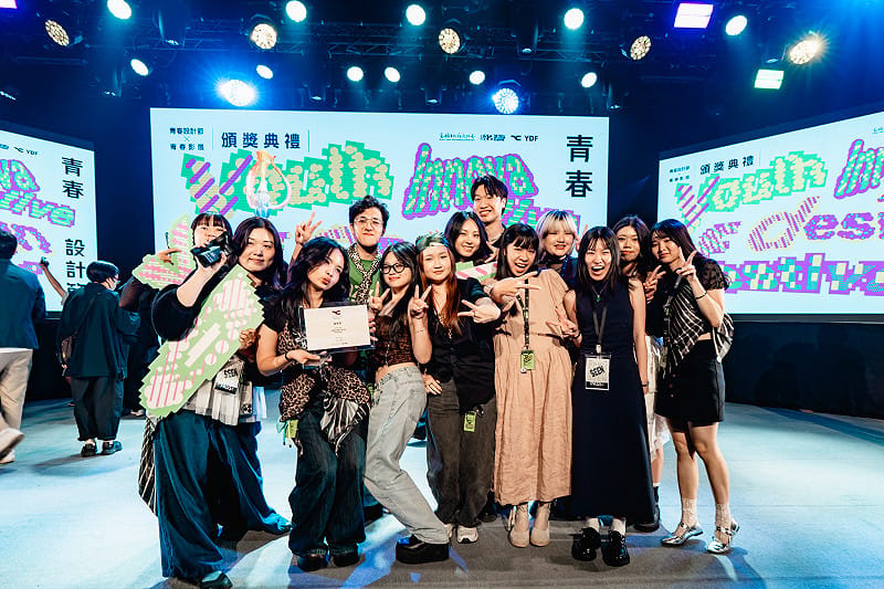 青春設計節得獎同學開心合影。&nbsp;&nbsp;&nbsp;圖：高雄市文化局/提供