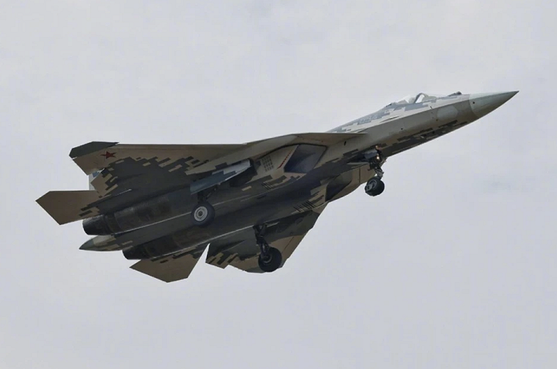  蘇-57 是俄羅斯現役最先進的匿蹤戰機，北約代號為「Felon（重罪犯）」，由俄羅斯蘇霍伊公司研發，並在遠東共青城航空工廠生產。 圖：翻攝自 零度Military 