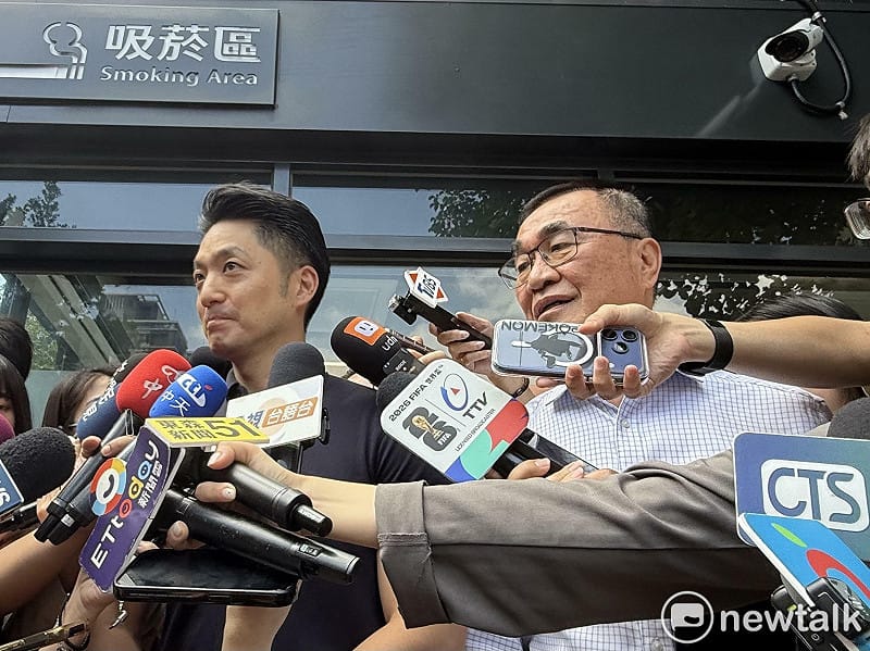 台北市長蔣萬安與國民黨新北市長參選人李四川今視察心中山商圈的負壓式吸菸室。&nbsp;&nbsp;&nbsp;圖：周煊惠 / 攝