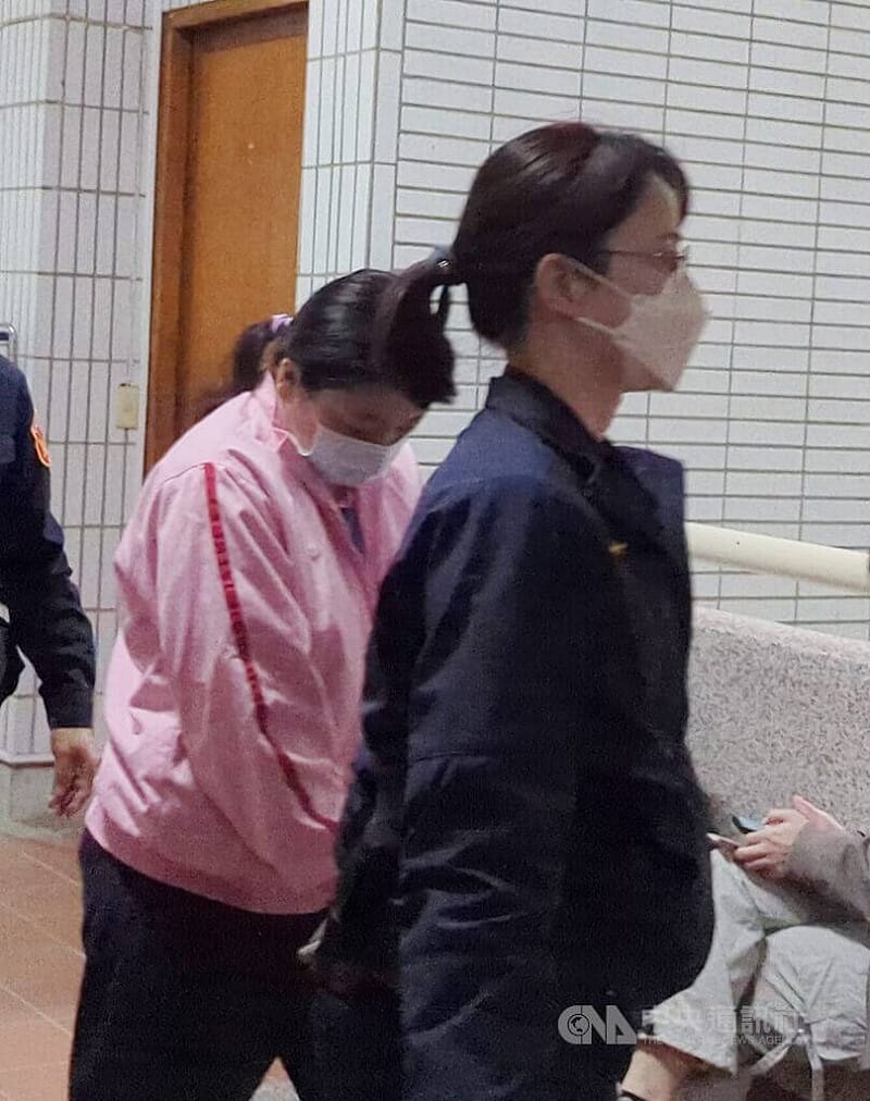 台中豐原1家5口遭李姓女子（左）以黃金投資為由詐騙，釀5人輕生悲劇。台中地院1月開庭審理，李女全認罪。（中央社檔案照片）&nbsp;&nbsp;&nbsp;