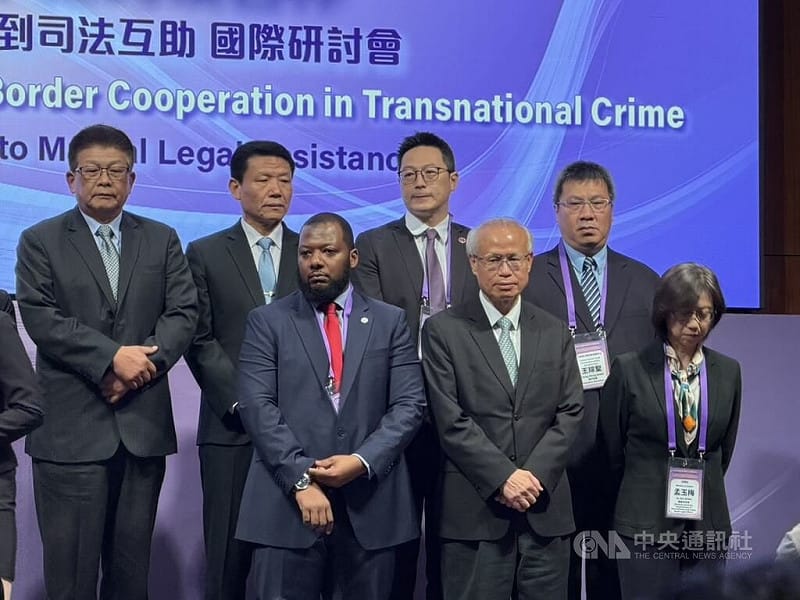 法務部20日舉辦「無國界犯罪下之跨境合作」研討會，艾格蒙聯盟（Egmont Group）的副主席兼奈及利亞金融情報中心幕僚長阿哈邁德 （Mohammed Shahid Ahmed）（前右3）與會並發表專題演講。中央社記者劉世怡攝 115年5月20日&nbsp;&nbsp;&nbsp;