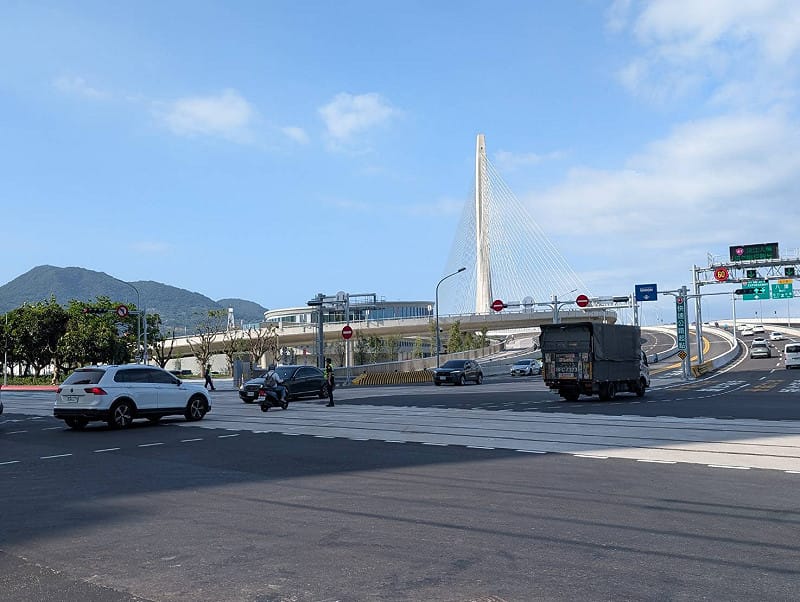 公路局建議用路人出發前先上網查詢路況，儘量避開淡江大橋易壅塞路段及時段。&nbsp;&nbsp;&nbsp;圖：高公局／提供