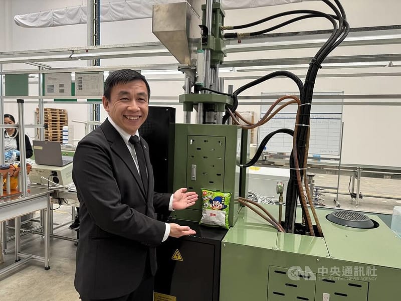新泰副總經理林柏勳分享，當公司赴捷克設廠時，特別帶來「乖乖」，以期讓設備穩定運轉。&nbsp;&nbsp;&nbsp;圖：中央社