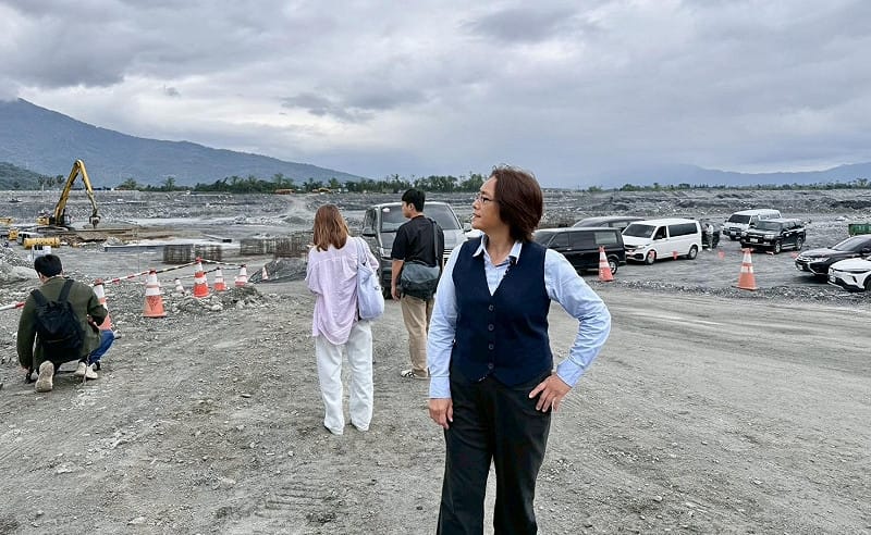 林倩綺(右)認為中央在長期國土防災、山林治理與韌性建設上的投入與整體戰略明顯不足。&nbsp;&nbsp;&nbsp;圖：林倩綺服務處/提供