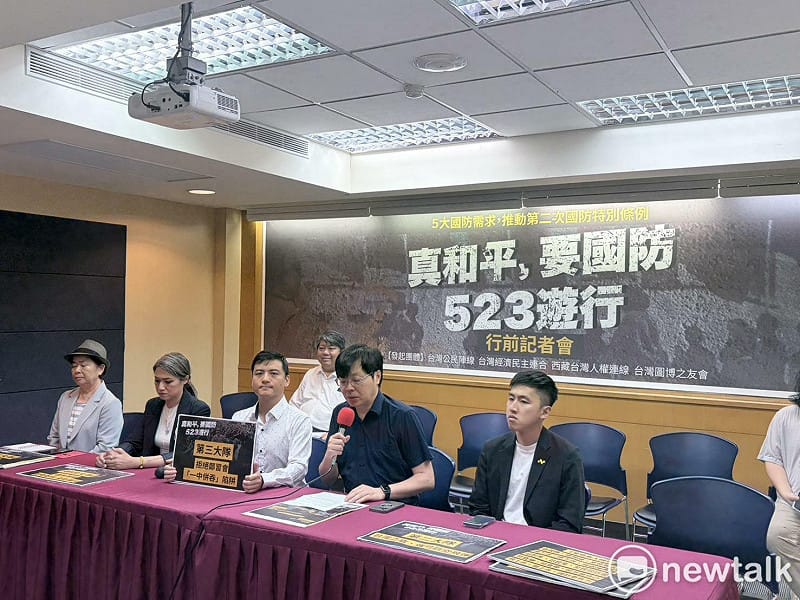  台灣基進黨主席王興煥主張（右二），人民要向北京嚴正宣告：「台灣民族，命運自決，我們擁有『不做中華民族』的自由。」 圖：李宣萱/攝 