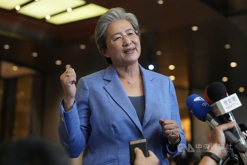 美國晶片廠超微（AMD）21日宣布於台灣產業體系投資超過100億美元，AMD董事長暨執行長蘇姿丰（圖）傍晚在台北受訪表示，「台積電是我們絕佳夥伴」，雙方有非常密切的合作關係。&nbsp;&nbsp;&nbsp;圖：中央社
