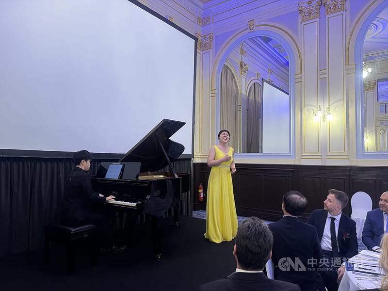 愛豐通運（i-TRANS Global s.r.o）將在捷克設立半導體關鍵材料物流中心，20日晚間在布拉格舉辦啟動儀式及音樂會，邀請外交部長林佳龍，以及多位捷克產官學界人士、捷克與德勒斯登在地台商出席。中央社記者劉郁葶布拉格攝　115年5月22日&nbsp;&nbsp;&nbsp;圖：中央社提供