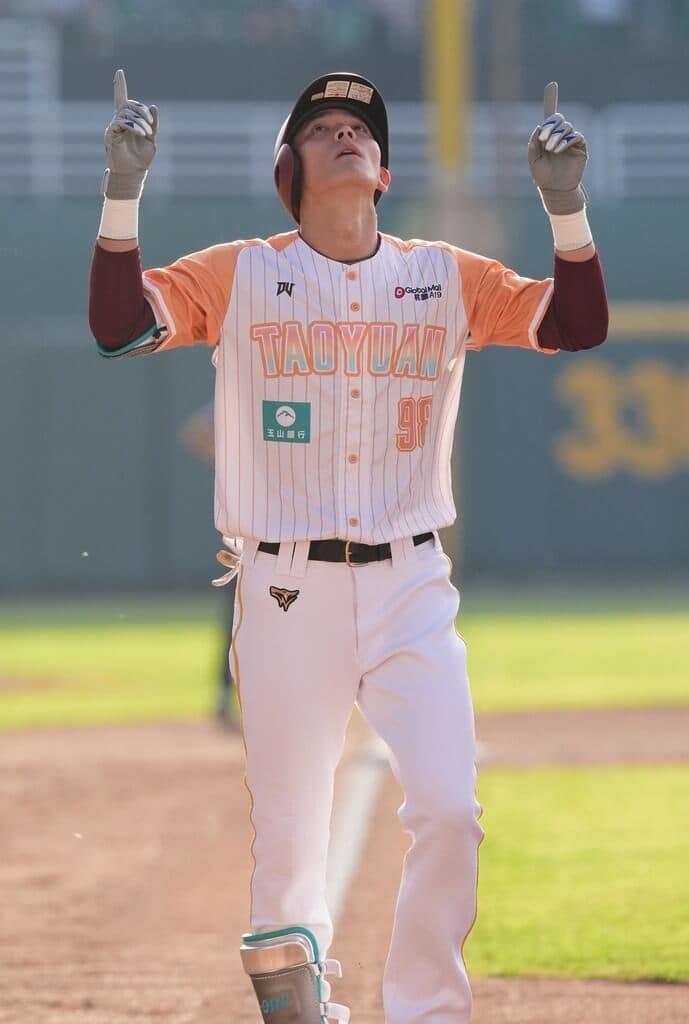 中華職棒樂天桃猿隊野手陳晨威（圖）23日迎戰富邦悍將，首局首打席開轟，與1局上半開轟的悍將野手張育成，攜手寫下中職史上首次單場2隊皆敲出首局首打席全壘打紀錄。（樂天桃猿隊提供）中央社記者蘇志畬傳真　115年5月23日&nbsp;&nbsp;&nbsp;