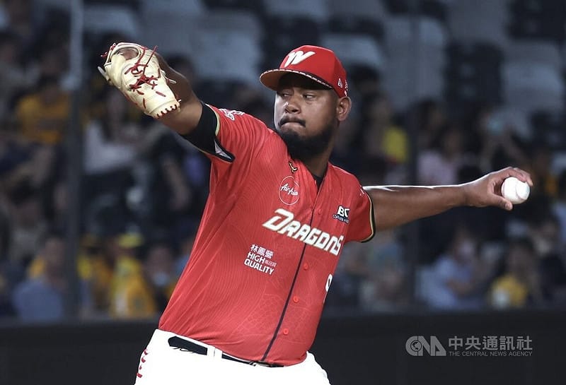 中華職棒味全龍隊23日作客台北大巨蛋交手中信兄弟隊，龍隊洋投梅賽鍶（Cristopher Mercedes）（圖）掛帥先發。中央社記者趙世勳攝　115年5月23日&nbsp;&nbsp;&nbsp;
