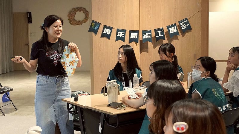 劉兆雯(左一)分享深耕肯亞、烏干達及史瓦帝尼等東非國家的實務經驗。&nbsp;&nbsp;&nbsp;圖：高雄市青年局/提供