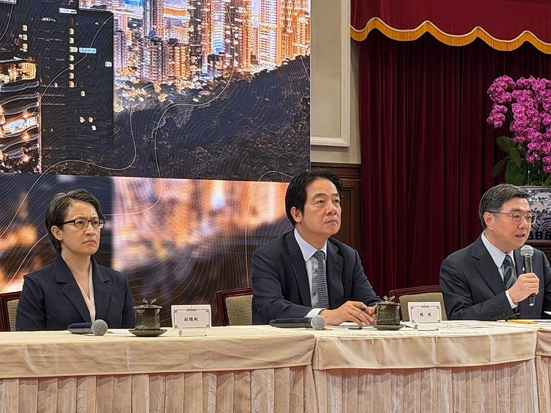  總統府27日舉行「台灣人口對策新戰略—家庭支持篇」國安高層會議會後記者會，總統賴清德、副總統蕭美琴以及行政院長卓榮泰出席記者會。 圖：高逸帆/攝