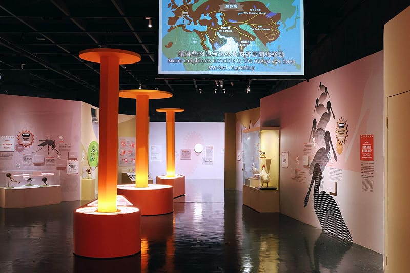 特展分為「我們的鄰居」、「微觀世界」、「⼈類對抗疫病的作為」以及「疫病過後，我們可以有什麼改變？」四大區域。&nbsp;&nbsp;&nbsp;圖：國立自然科學博物館／提供