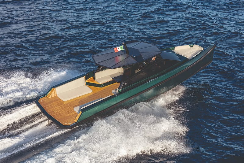 雖然法拉帝以高端豪華遊艇品牌「Riva」與「Wally」聞名，但旗下仍擁有小型軍用巡邏艇與防務設備業務。 圖:翻攝自X帳號@FerrettiGroup