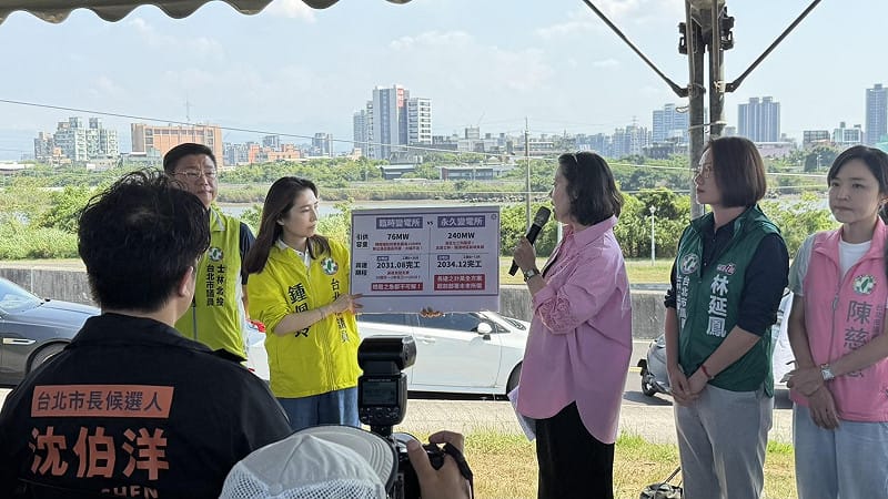  立委吳思瑤、沈伯洋與台北市議員林延鳳、陳賢蔚、鍾佩玲、陳慈慧在文林變電所預定用地辦理現址會勘。 圖：高逸帆／攝 