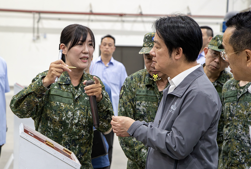 賴清德赴「國防部軍備局生產製造中心第205廠」視導彈藥生產線。 圖:總統府提供 賴清德赴「國防部軍備局生產製造中心第205廠」視導彈藥生產線。 圖:總統府提供