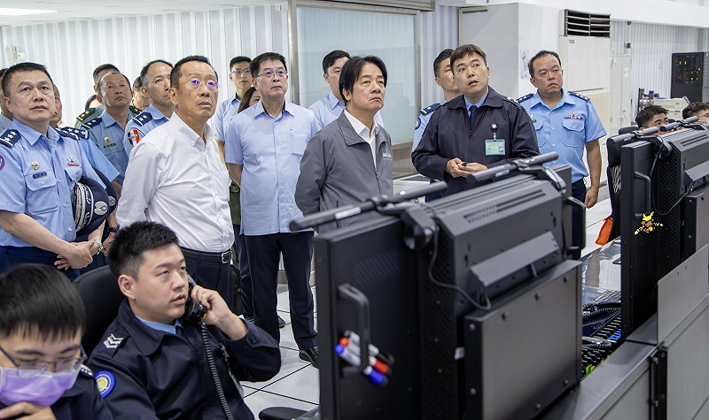 賴清德赴高雄「空軍南部區域作戰管制中心」 圖:總統府提供 賴清德赴高雄「空軍南部區域作戰管制中心」 圖:總統府提供