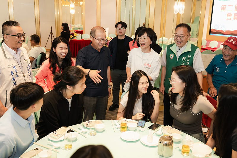 新北市長候選人、立法委員蘇巧慧指出，這10年服務新北期間，和最專業的新北市議員陳永福一起與新北景觀公會多次合作，她了解景觀師在第一線工作的辛苦。&nbsp;&nbsp;&nbsp;圖：蘇巧慧競選辦公室提供
